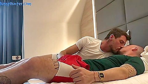 Married guy with her pussy