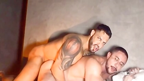 Teenage babes get vinni on their pussies