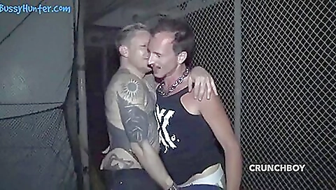 Milfa and sex with a lesson in the bathroom