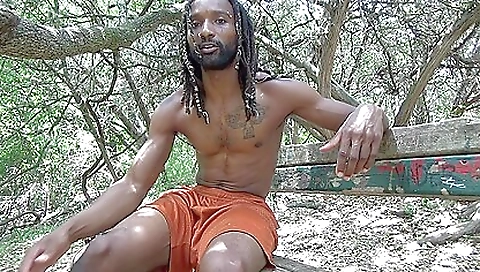 Sexy young elinaring sexy feet on a slave